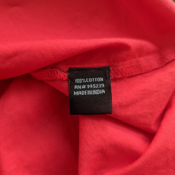 Off or on the shoulder red top. Sexy and lightweight. Size 2-6 - Picture 7 of 7